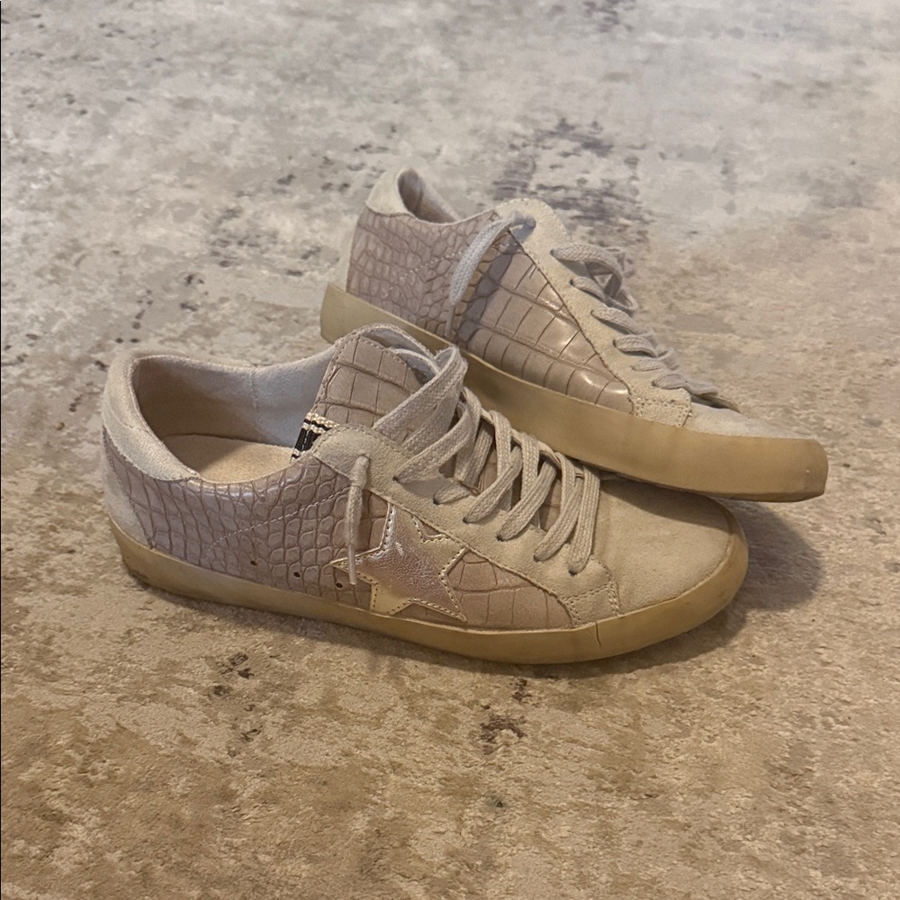 Stylish Women's Sneakers in Beige